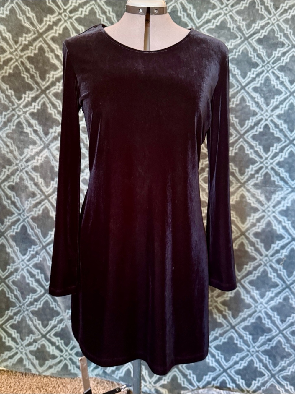 My Michelle’s Black Velvet Long Sleeve Shift Dress